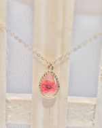 Real Flower Resin Pendant Necklace, Gifting Necklace for Girls detail